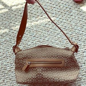 Khaki color Coach shoulder bag EUC